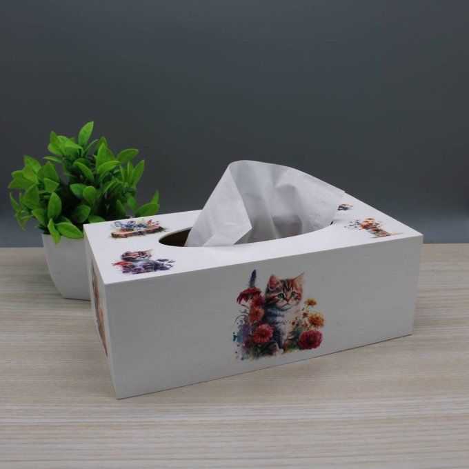 Boîte à mouchoirs en bois décorée de chats et de fleurs colorées dans décor