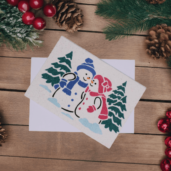 Carte de Noël bonhommes de neige couple hiver sapins