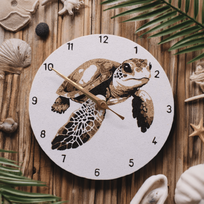 Horloge artisanale tortue de mer en sable, décor bord de mer