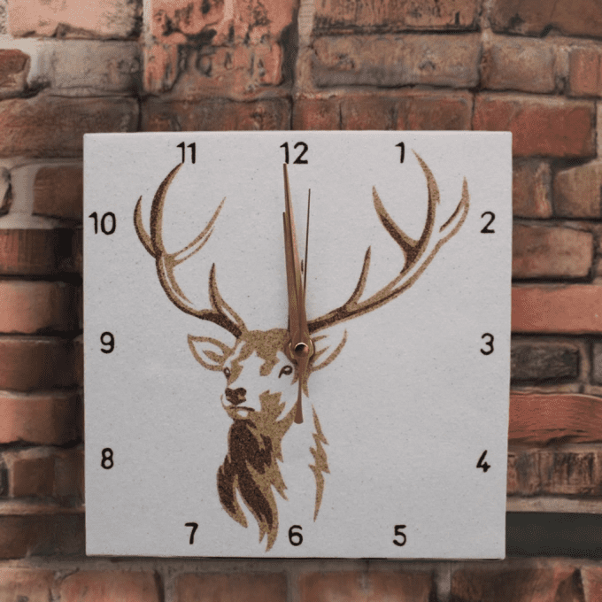Horloge cerf en sable, style rustique