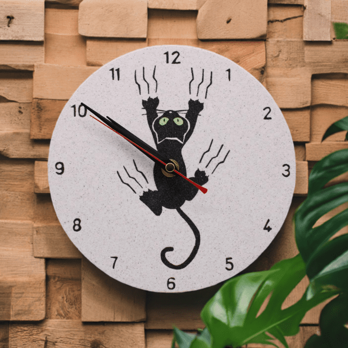 Horloge chat rigolo qui sort du mur – cadeau déco original