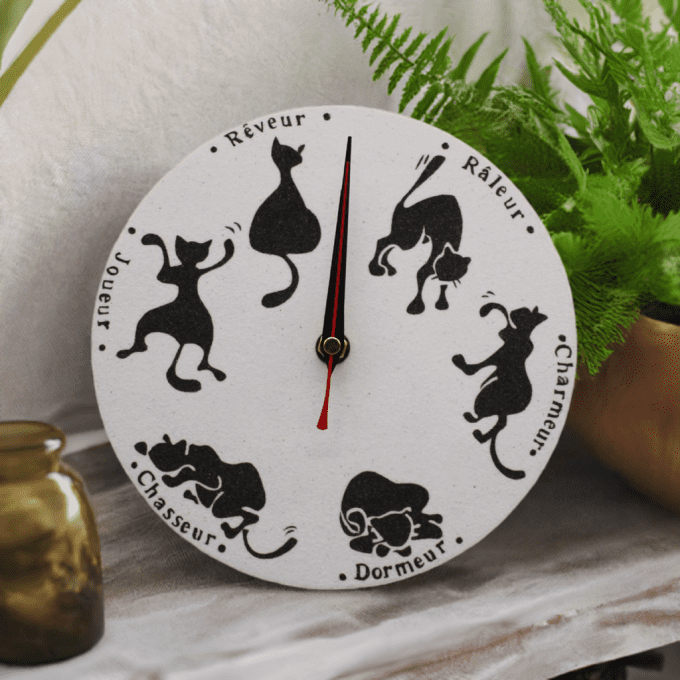 horloge chat silhouette design avec personnalités – style déco originale