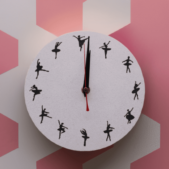 Horloge danseuse murale décorative rose – Design élégant pour chambre fille ou studio de danse