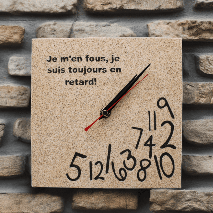 Horloge déco mur en pierre – Humour « toujours en retard » – Cadeau décalé et fun