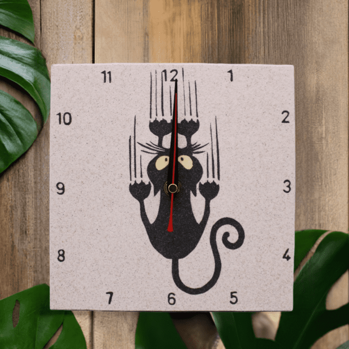 Horloge murale chat noir griffes – style jungle déco intérieure