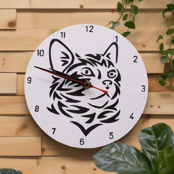 Horloge murale chat tribal noir et blanc design