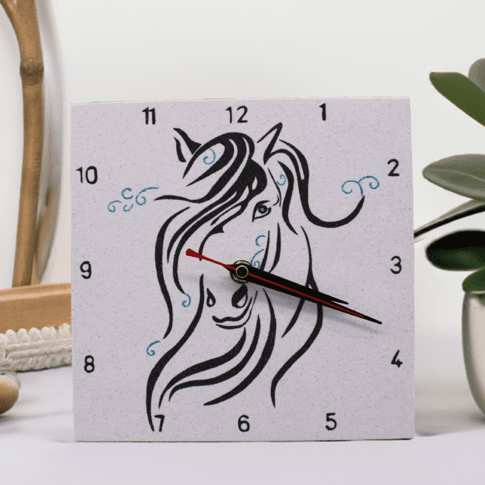 Horloge murale cheval artistique - décoration équestre moderne