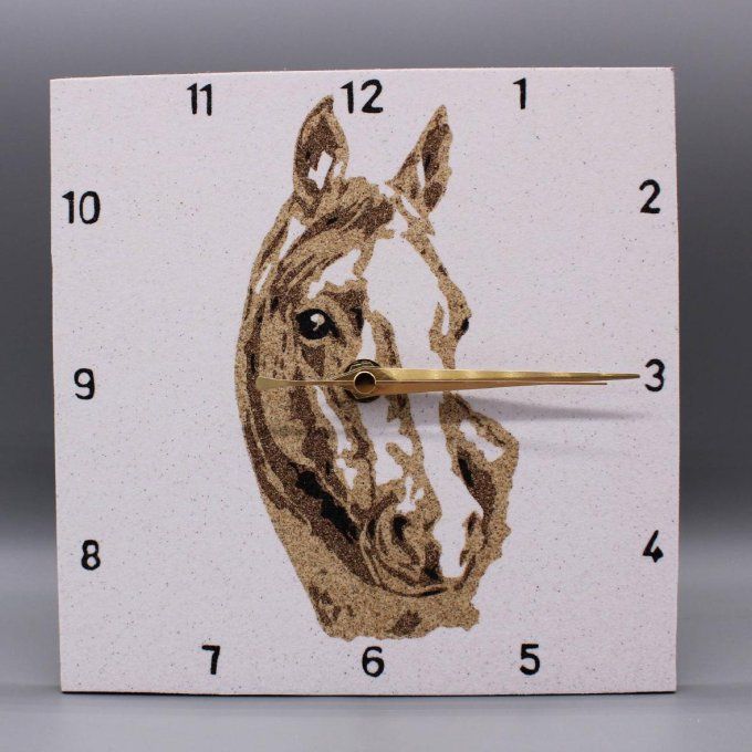 Horloge carrée « Cheval » avec une tête de cheval en sable naturel et noir