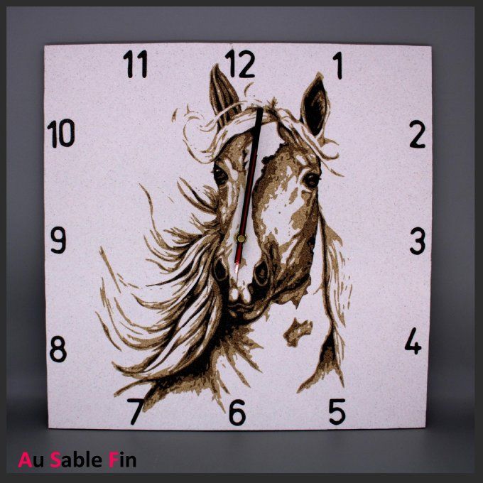 Horloge carrée « Etalon », tête de cheval en sables marocains, noir et blanc, grand format