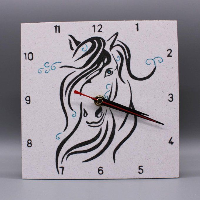 Horloge carrée « Cheval élégant » en sable noir, paillettes turquoise