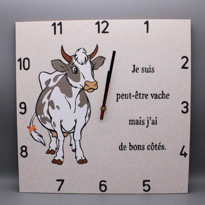 Horloge carrée « Vache » avec texte humoristique et sable coloré