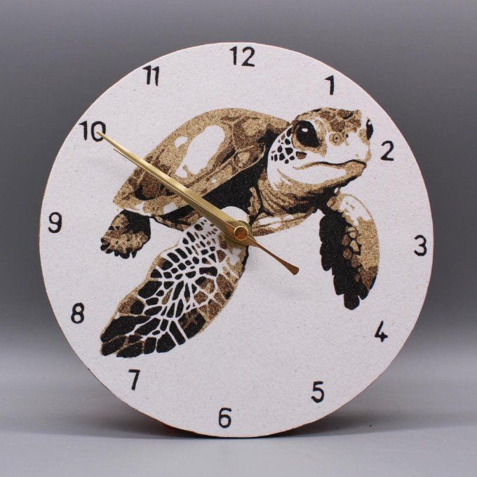 Horloge ronde « Tortue de mer » avec dessin d’une tortue marine en sable