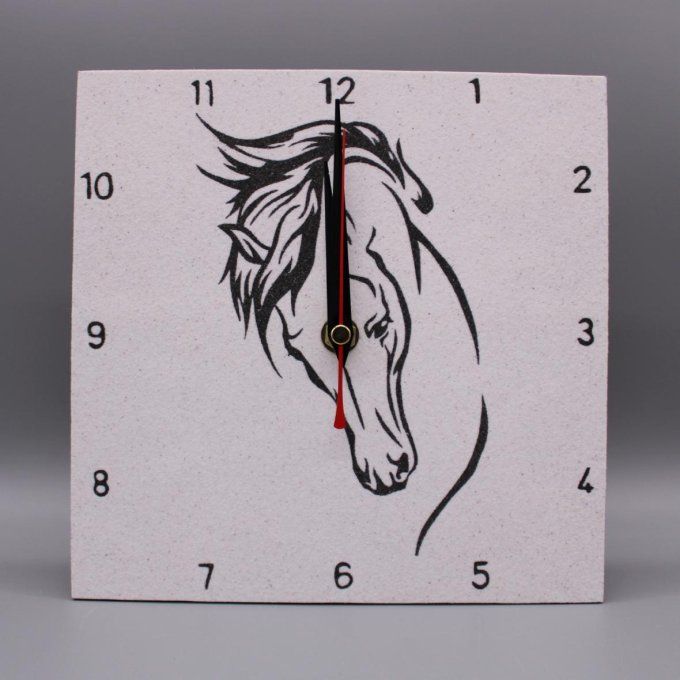 horloge murale avec un âne gris