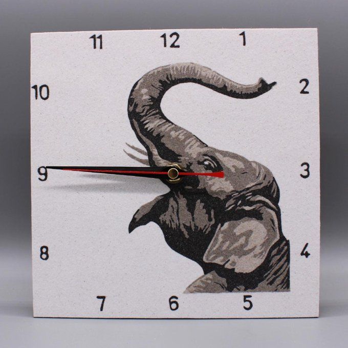 Horloge carrée « Éléphant » avec la tête d’éléphant en profil, sables gris et noir