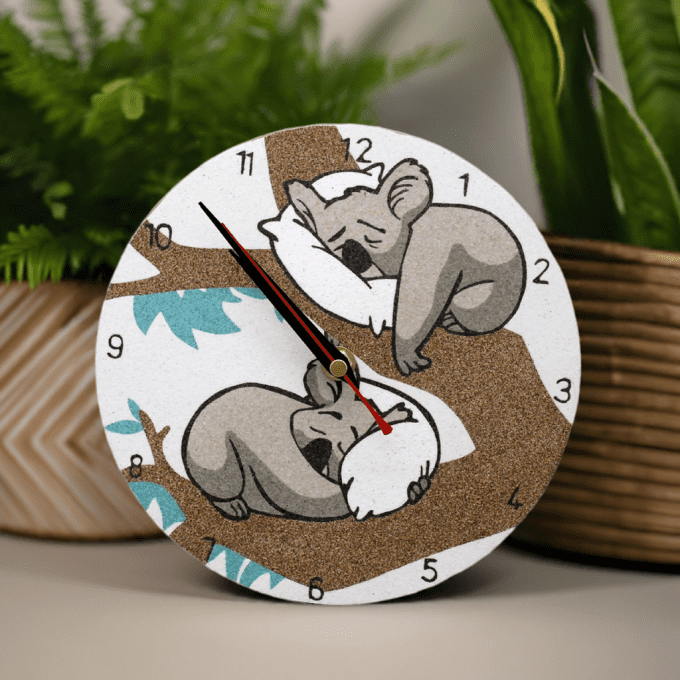 Horloge originale koala dormant sur branche – décoration nature murale