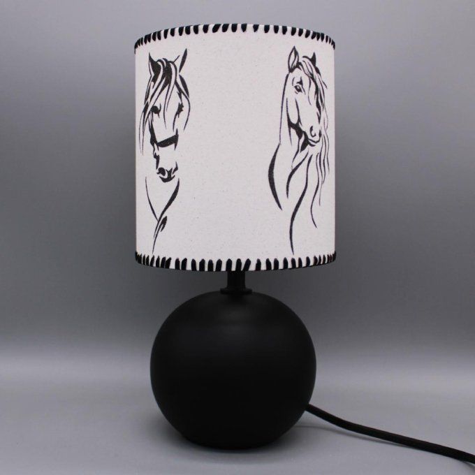 lampe pied céramique et abat-jour chevaux