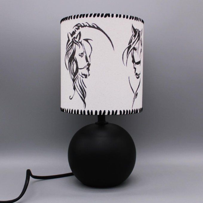 Lampe Chevaux pied noir mat et abat jour en sable