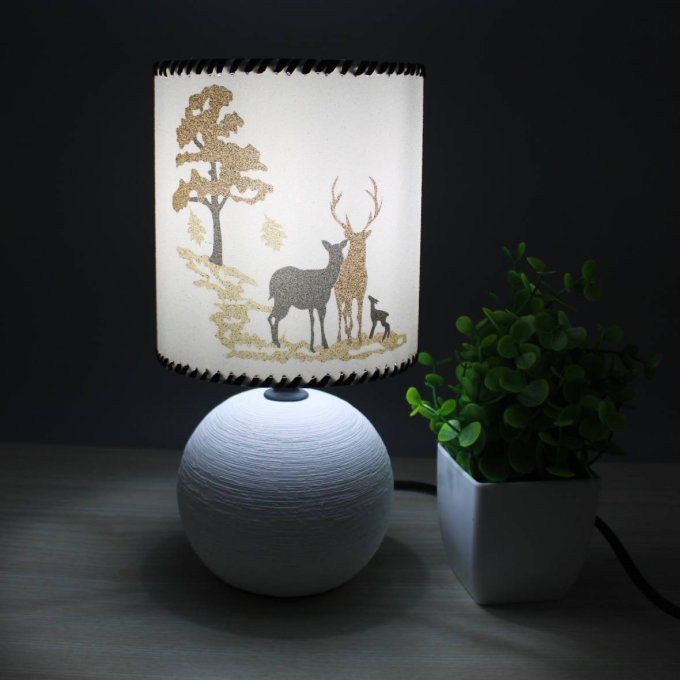 Lampe Famille de cerfs pied blanc allumée