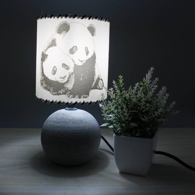 Lampe Panda câlin pied gris allumée