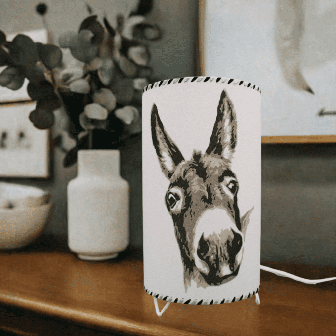 Lampe âne en sable, style épuré