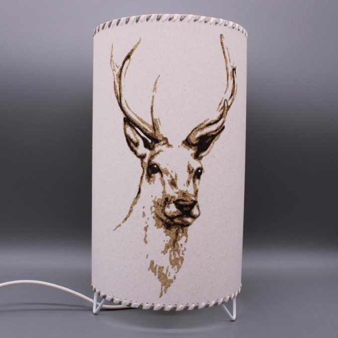 lampe cylindre cerf - tête d'un jeune cerf, réalisé en sable naturel du Maroc