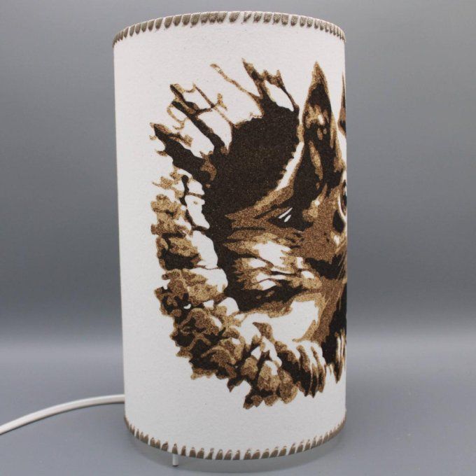Lampe cylindre Écureuil enchanteur – Écureuil sortant d’un tronc, réalisée en sable - vue 2