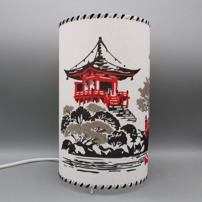 lampe cylindre temple japonais - un temple, un pont, un héron et des arbres , tons gris, noir, rouge