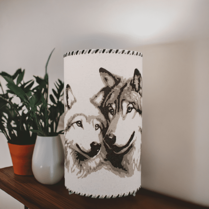 Lampe de chevet avec loups – décoration rustique et chaleureuse