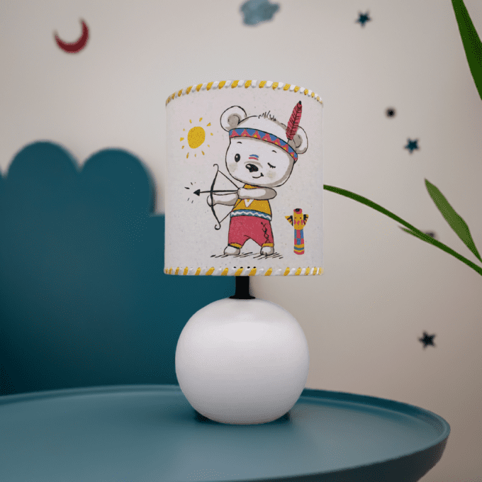 Lampe de chevet bébé – ours archer thème indien chambre enfant