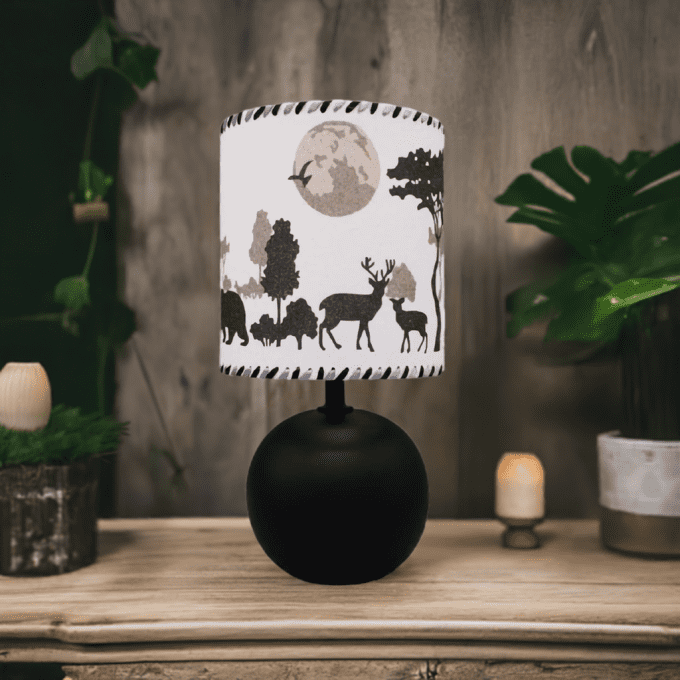 Lampe de chevet forêt cerfs et pleine lune – déco nature bois