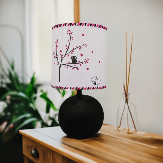 Lampe de chevet hibou bois noir et rose – déco chambre enfant