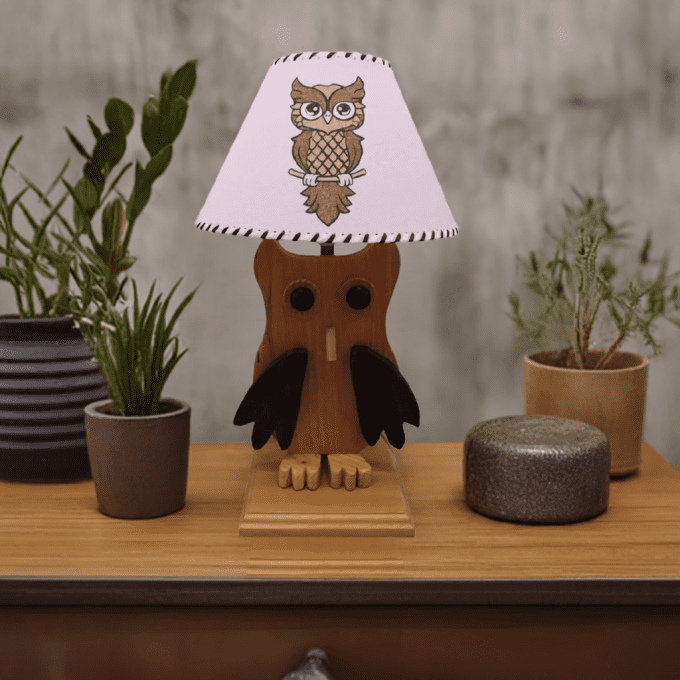 Lampe de chevet hibou en bois – déco rustique avec abat-jour illustré