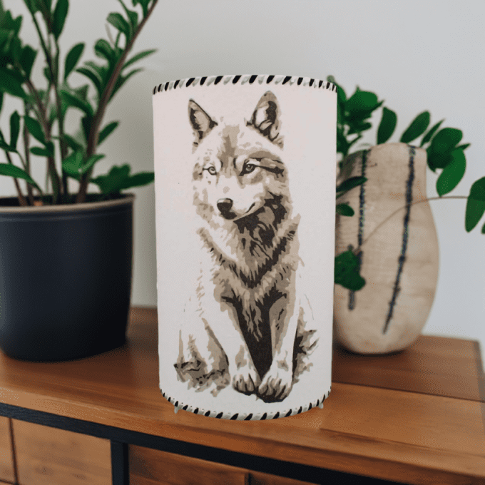 Lampe de chevet motif loup bois et nature