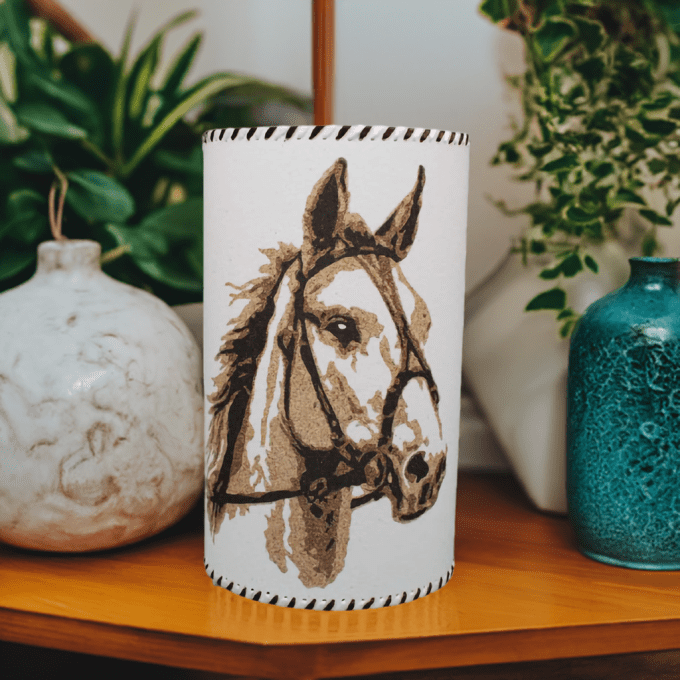 Lampe décorative cheval tête profil – luminaire artisanal en sable