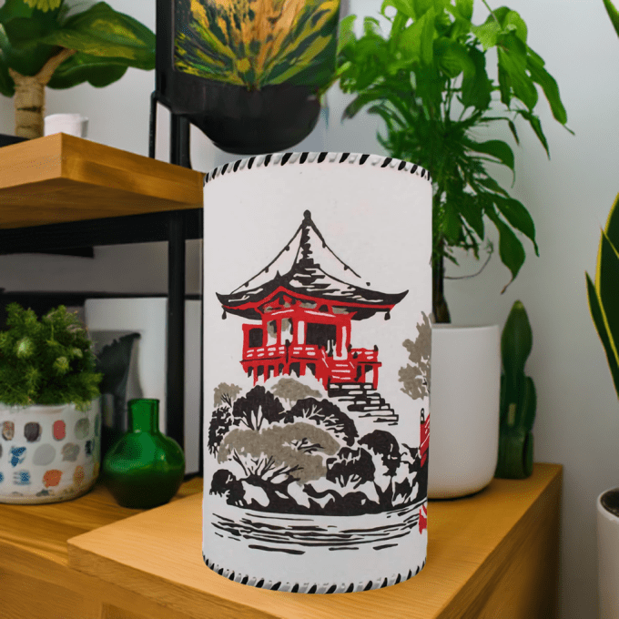 Lampe orientale peinte main – pavillon japonais rouge et jardin
