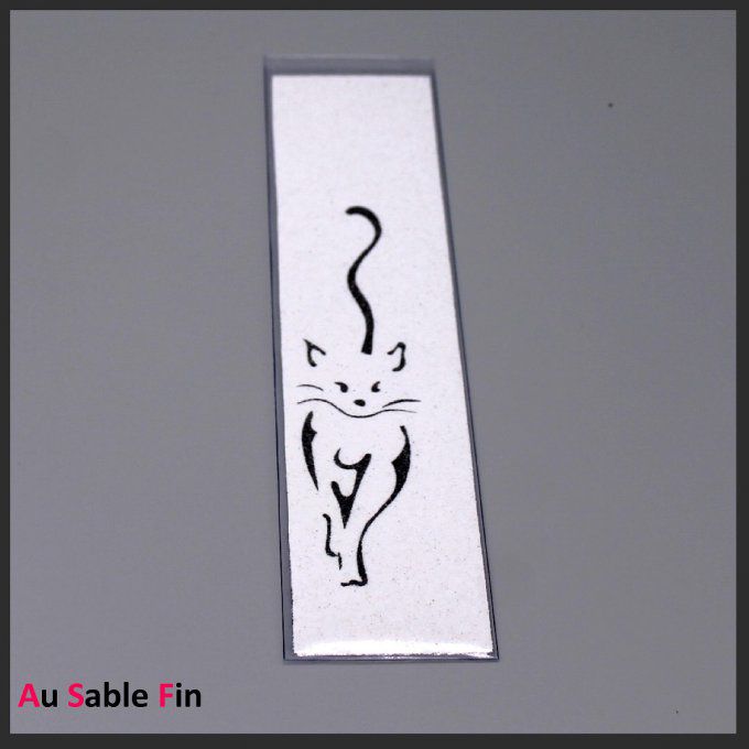 Marque-page avec silhouette d’un chat noir sur fond blanc