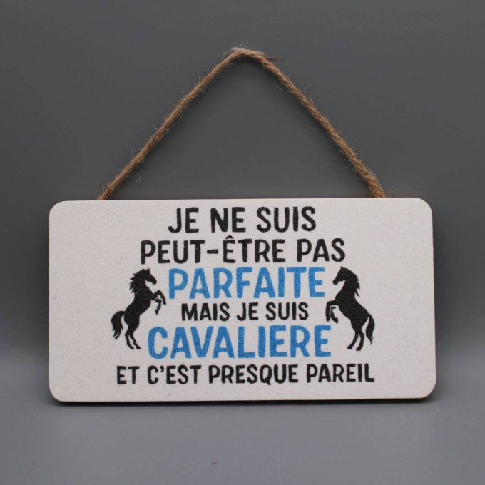 Plaque de porte Cavalière avec deux chevaux en sable noir sur fond blanc
