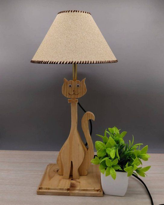 Lampe avec abat-jour en sable - Chat élancé