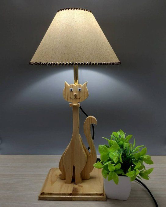 Lampe avec abat-jour en sable - Chat élancé