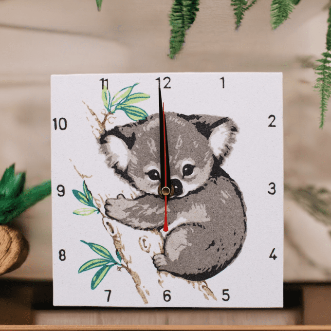 Pendule décorative koala dessin bois clair – horloge artisanale animale