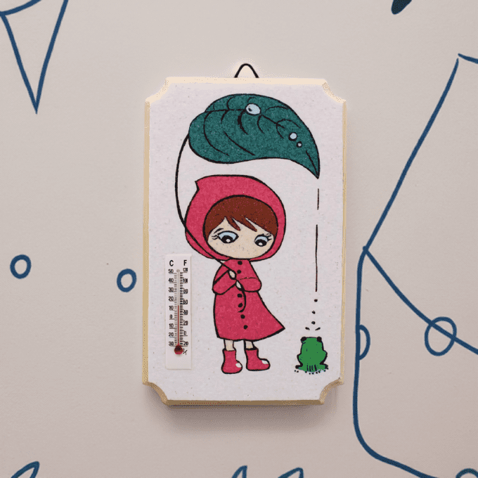 Petite fille & grenouille – décor mural bleu