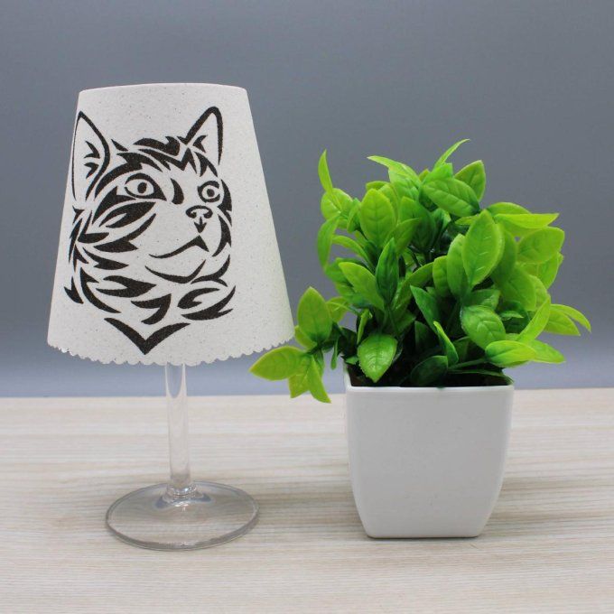 Photophore « Poussy le chat » représentant une tête de chat tribal en sable noir.