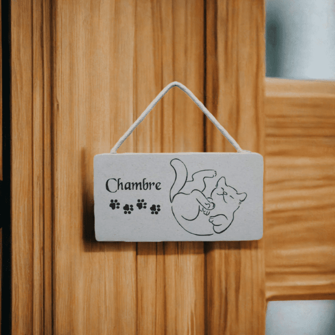 Plaque de porte chambre chat mignon sur fond bois clair