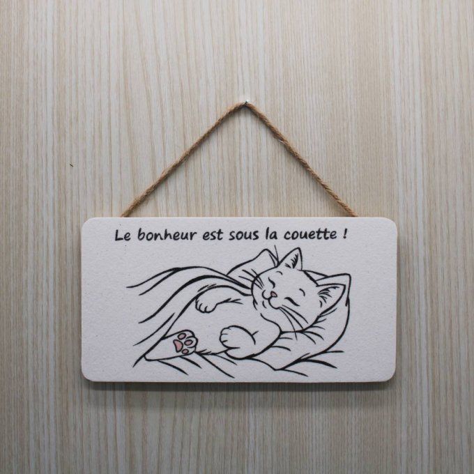 Plaque de porte Le bonheur est sous la couette avec un chat endormi en sable coloré