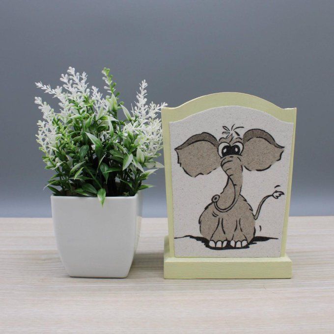 Pot à crayons Eléphant jaune avec dessin d’éléphant en sable