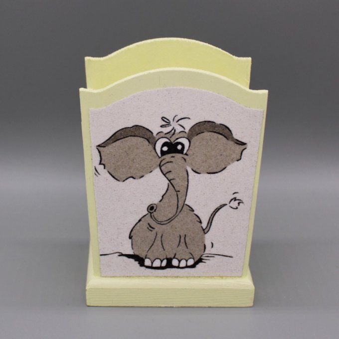 Pot à crayons Eléphant jaune pastel avec dessin d’éléphant en sable