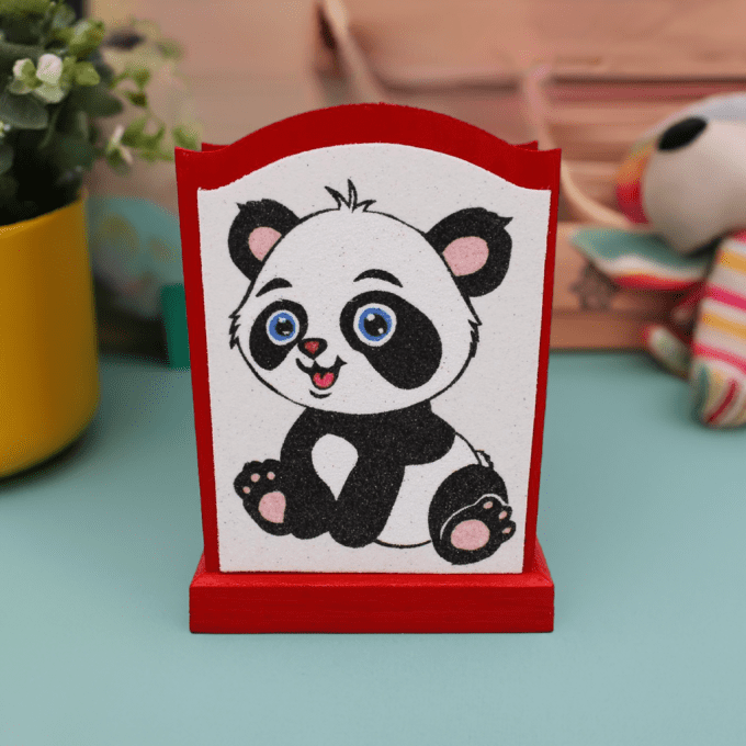 Pot à crayons panda rouge – déco chambre enfant personnalisée