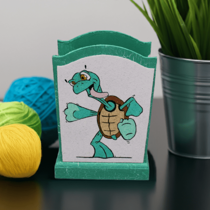 Pot à crayons tortue verte rigolote – déco bureau enfant