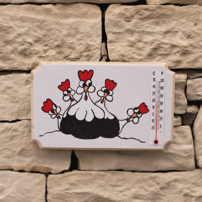 Thermomètre décoratif mural poules rigolotes – fond pierre rustique